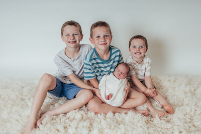 sibling newborn photos indiana