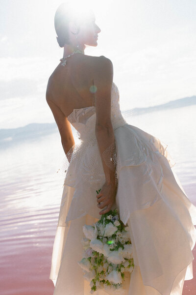 Oahu wedding photographer captures outdoor ceremony by the cliffs