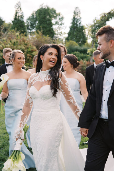 bride posing  with groom