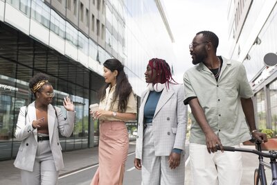 medium-shot-people-walking-together-street (1)