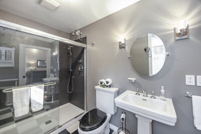 201 Richardson main bath (2)