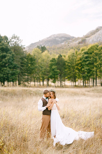 E8-Engagement-Photoshoot-In-the-mountains-with-horses-Ruslan-and-Kristina-2017-09-24-1200px-1044