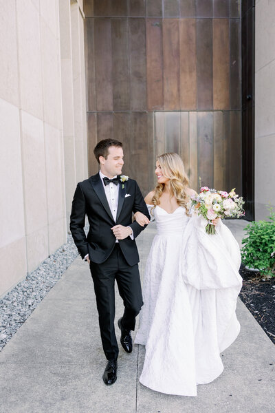 Bride and Groom kiss in front of Callanwolde in Atlanta | Sara Divine Wedding Planning | Maddie Moore Photo