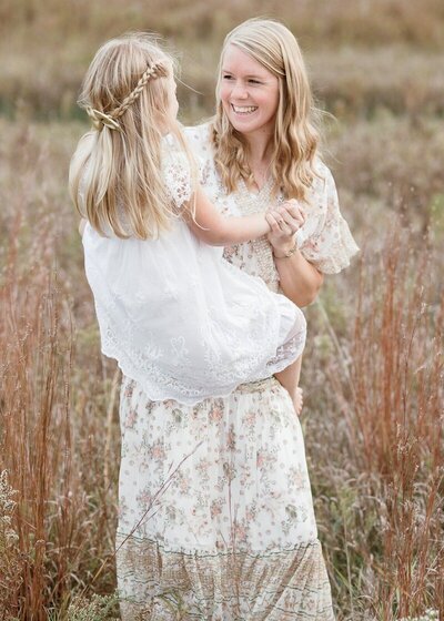 mom and daughter playing in a field in San Francisco with photographer Laurel Smith