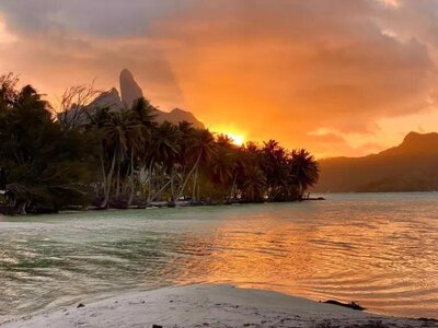 Camping motu ecologique Bora Bora at sunset