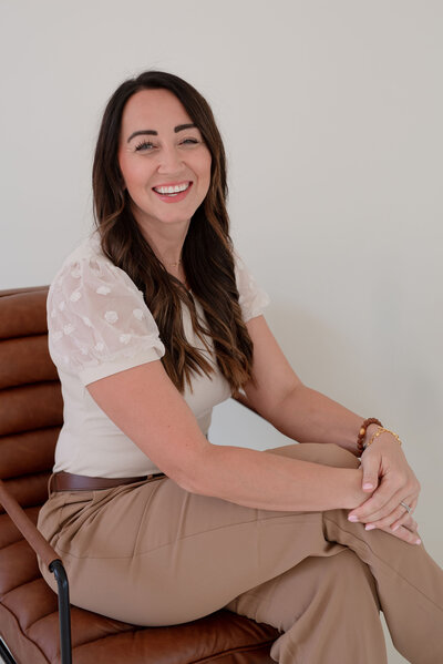 Jessi, trauma-informed transformation coach helping women heal from inside out