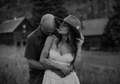 Couple snuggles together at Dunton Hot Springs