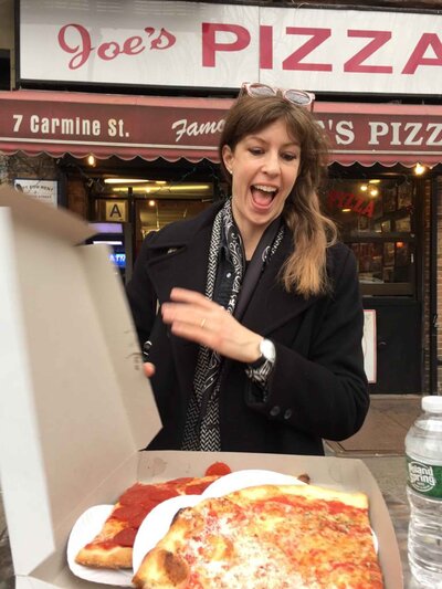 Cultural travel expert Stephanie Dosch enjoying a slice of pizza in New York City's West Village ©Stephanie Dosch | theViatrix Luxury Travel