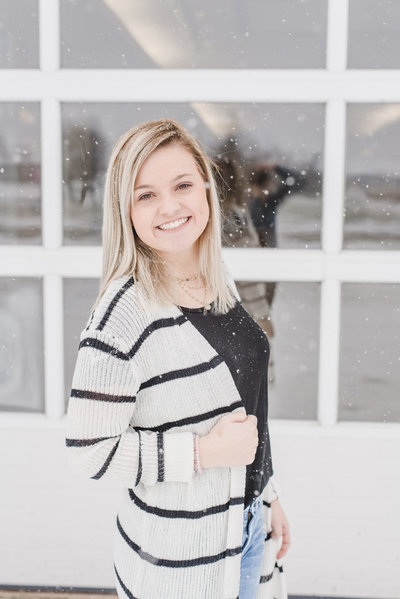 Snowy midwest senior photography session