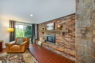 4204 Conc 8 family room (2)