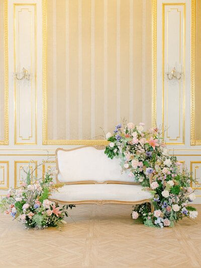 flowers-arches-wedding-on-castle