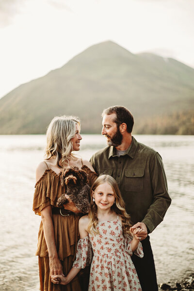 alaska family portrait in the mountains