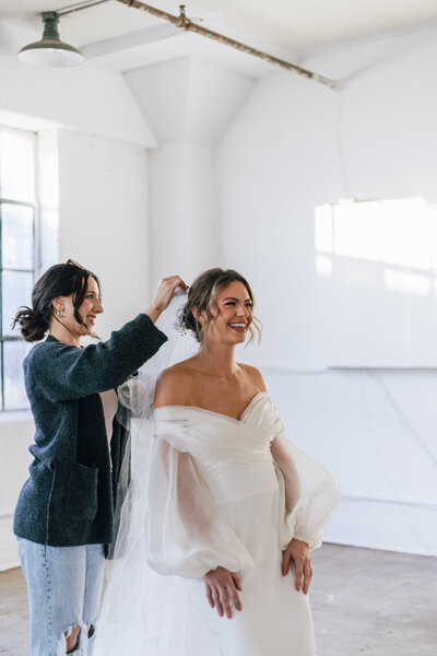 I'm Kandace - and I'm ready to make your wedding day effortless, exciting, and full of peace. Here to be your stress reliever, your advocate, your confidant, and the best dang  hype-girl you've ever seen!
