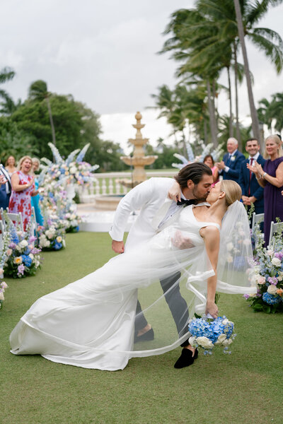 Sunny serves worldwide, such as beautiful Italy Lake Como, Venice, Rome and Florence. She loves traveling to capture beautiful love.