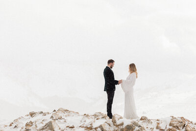Colorado_Loveland_Pass_Winter_Elopement_By_Diana_Coulter-9