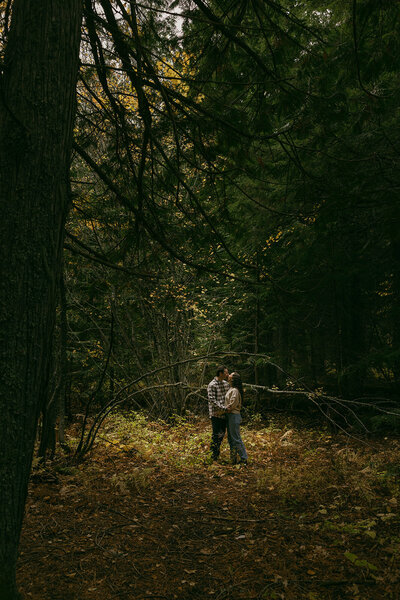couple-in-glacier-park-001