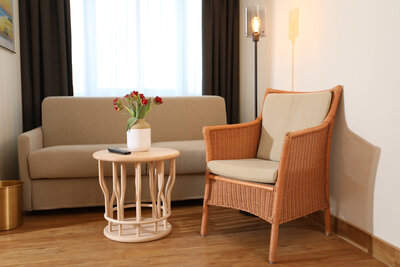Wohnbereich einer Juniorsuite im Hotel Bernstein.