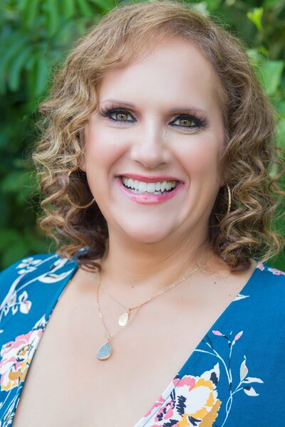 See best-selling author Tati Richardson's professional Atlanta headshot, beautifully captured by Lynda Louis Photography. Showcasing confidence, style, and authenticity for her upcoming book Losing SIght.