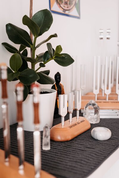 Kit de diapasons utilisés en massage sonore ou soin aux diapasons