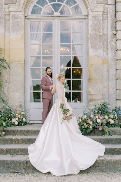 bride and groom outside chateau de champlatreux 