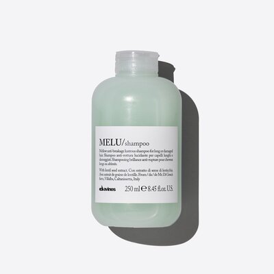 Elasticizing anti-breakage shampoo for long or damaged hair. Its formula, characterized by a soft and creamy foam, is designed to gently cleanse the hair, making it shiny and silky.