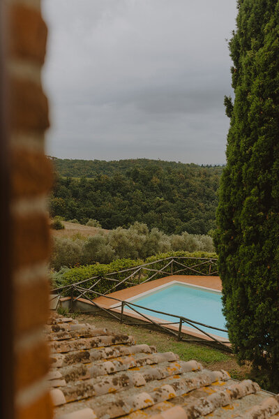 Luxury destination wedding photography in Italy, capturing an elegant wedding in a timeless celebration with breathtaking European architecture