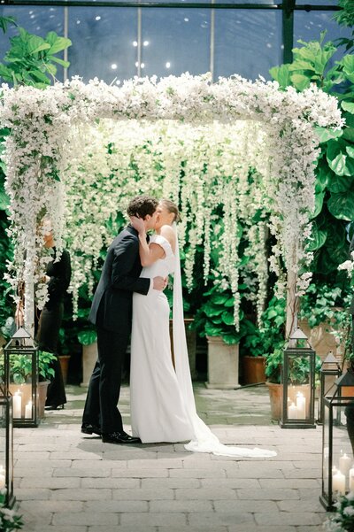 Modern Winter Wedding at Planterra Conservatory, the Upscale All-Glass Botanical Garden, Detroit MI