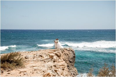 couple getting married in Oklahoma city with photos in kauai on rock cliff