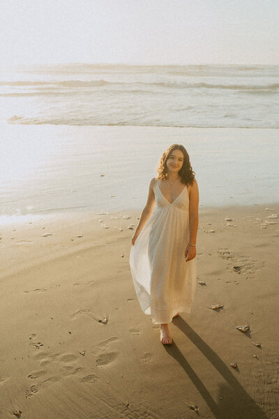 maggie-manzanita-senior-photos-in-cannon-beach-senior-photography-by-emily-noelle-photo-26