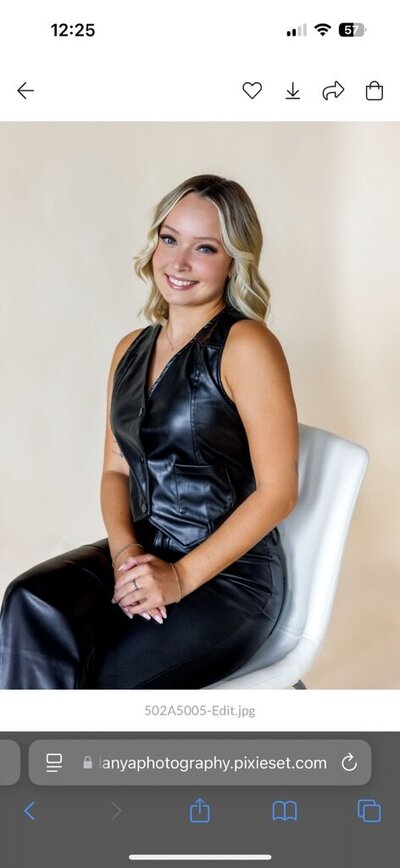 Taylor | Salon Siwak Bio
