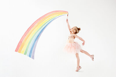 st-louis-mini-sessions-little-girl-ballerina-painting-a-cartoon-rainbow