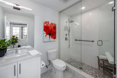 427-50 Lakebreeze ensuite (1)
