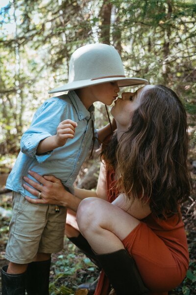 familyphotosgoldenbritishcolumbiacanadianrockies6