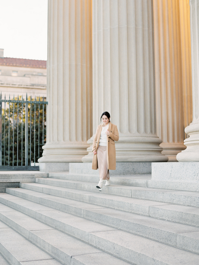 xfilm-wedding-photographer Jennifer Conti walking down the stairs