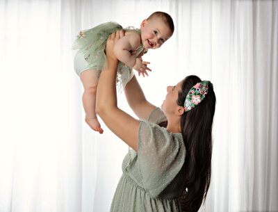 mommytudiofamilybirthdaynewbornboyamilynewborngirlfirstbirthdayportraiturephotographystudioportraitsnewborngirlboyfamilyEvaMaganaPhotographychildphotographer (2 of 7)