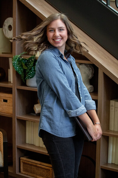 Headshot of Hannah Allen owner of Outsourcing With Love