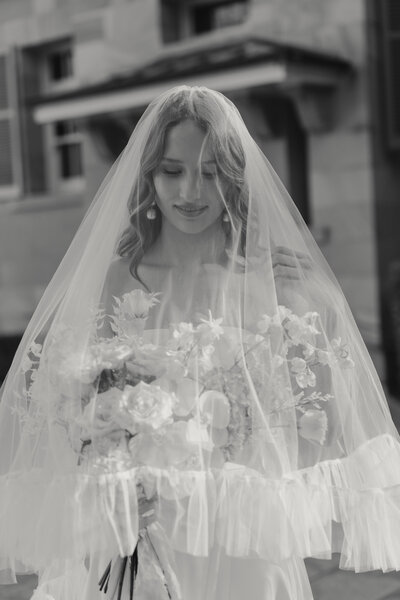 bride with veil over her face, soft waves and natural makeup