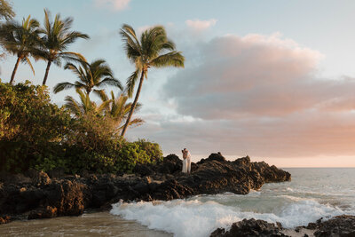 Cassie Beth Photography is a Hawai'i and destination wedding photographer. Cassie Beth Photography focuses on genuine moments, making her clients feel relaxed, and capturing the intimate moments.