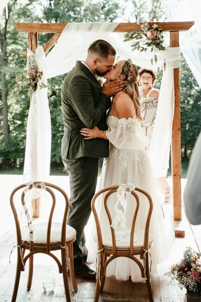 Ulrike Müller - freie Traurednerin - mit dem Brautpaar Elena und Tobias