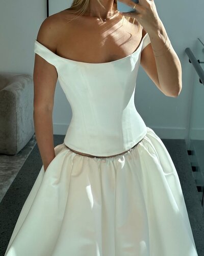 KYHA BRIDE 'BURBANK' stocked at Sunday's Bride London, UK. KYHA BRIDE 'Burbank' stocked at Sunday's Bride London, UK. A masterclass in the art of sleek statement looks via Burbank. Cut from luminous duchess satin, Burbank is a highly-structured, off-shoulder corset with a lace up fastening to ensure a seamless fit. Pair with the Collins skirt for the ultimate in minimalism-meets-maximalism.