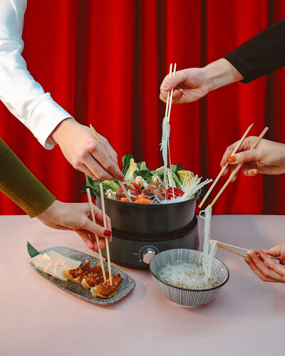 Lifestyle and food photography for Hot Tubb Pop-Up Zurich by Fenja, creative hospitality photographer.