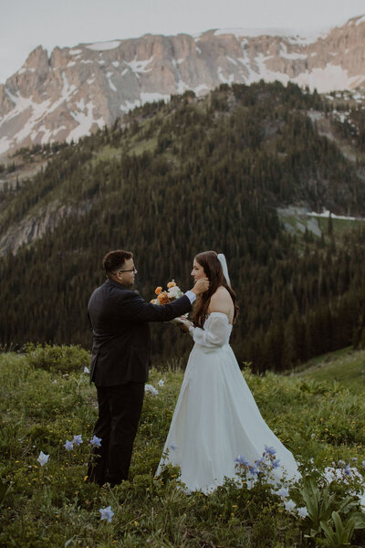 Couple elopes in Telluride surrounded by wildflowers