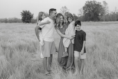 fair oaks family session black and white pose