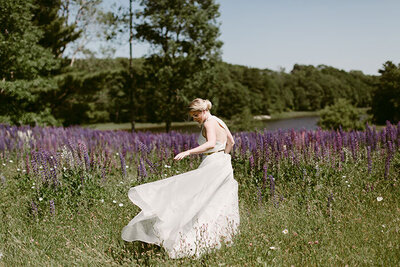 purple-lupine-blue-marianmade-farm-main-new-england-wedding-inspiration09