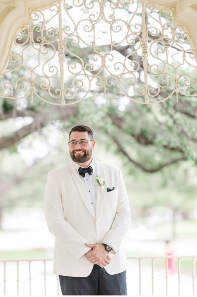 groom in white tux