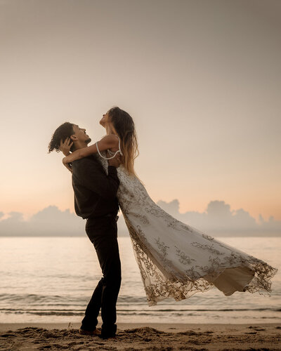 Beach elopement photographer