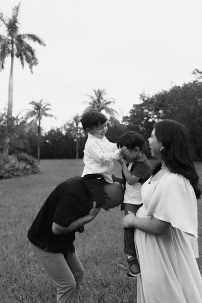 Documentary family photos for newlyweds in South Florida | Sush Digital Media