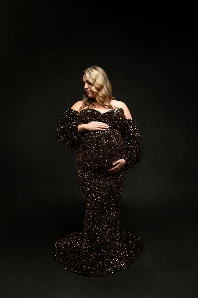 Expecting mother in her third trimester during her Minnesota Maternity session.