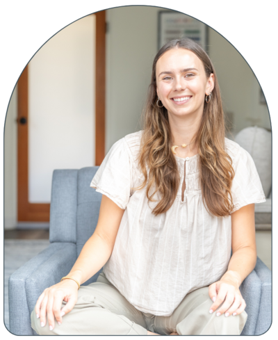 Portrait of Sophie Pelletier, AMFT in Santa Barbara, specializing in anxiety treatment, OCD, panic, pregnancy and postpartum support.