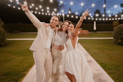 wedding-photographer-laurianevega-with-bride-and-groom
